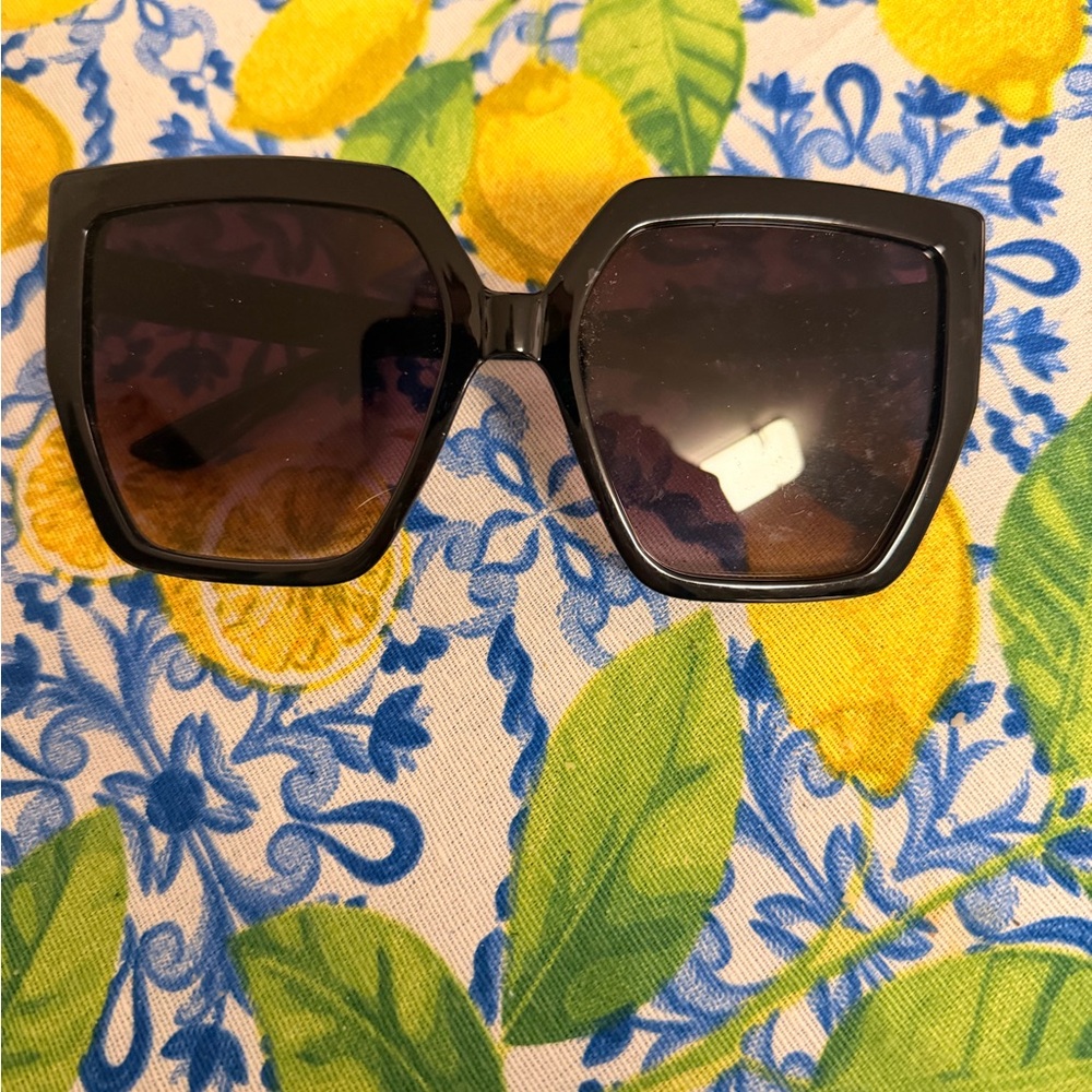 Black Oversized Square Women’s Sunglasses
